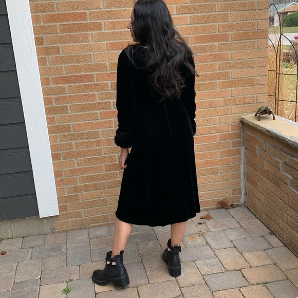 Vintage Black Velvet Fur Trimmed Cocktail Dress by Bernie Bee - Picture 8 of 16